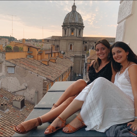 Meet your Posher, Lauren - Picture 4 of 6